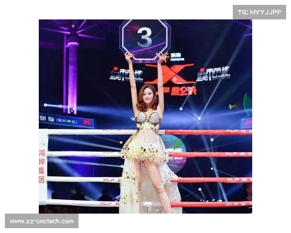 搏击赛事举牌女郎的光辉时刻擂台之花绽放的美丽传奇